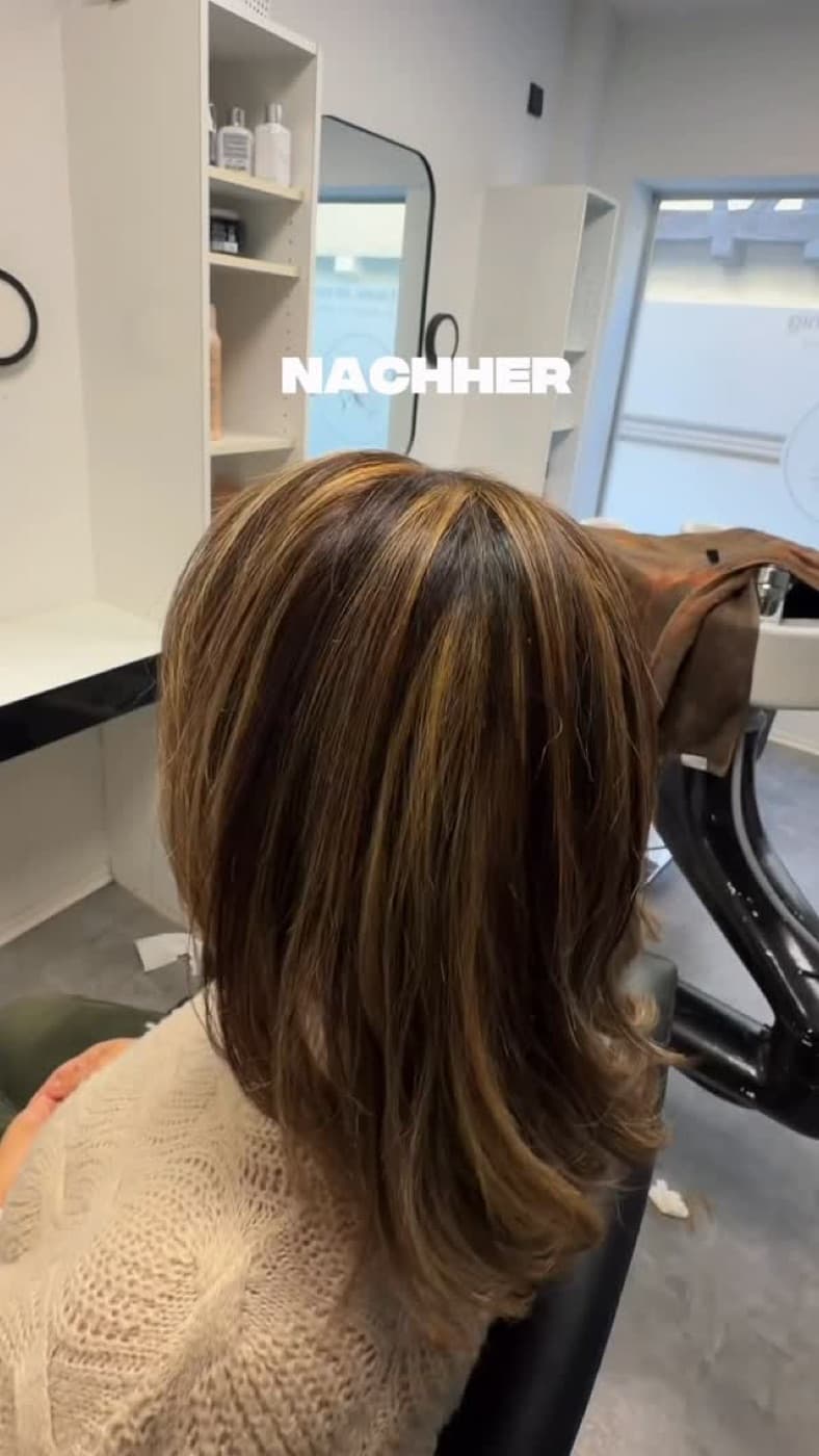 Nachher: gewelltes Haar mit Strähnen im Salon